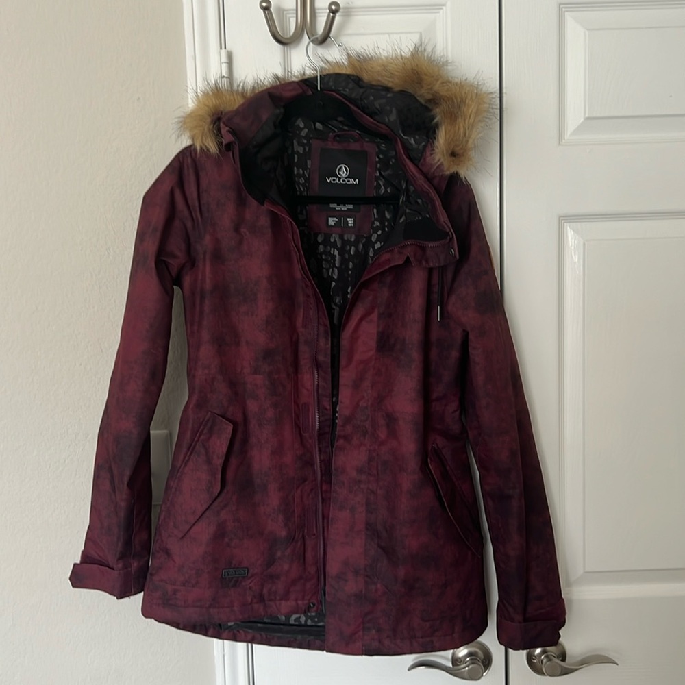 Volcom insulated snowboard / ski hooded coat with snow skirt